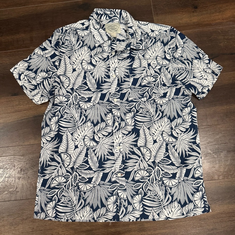 St. John's Bay Blue and White Tropical Print Shirt SZ L